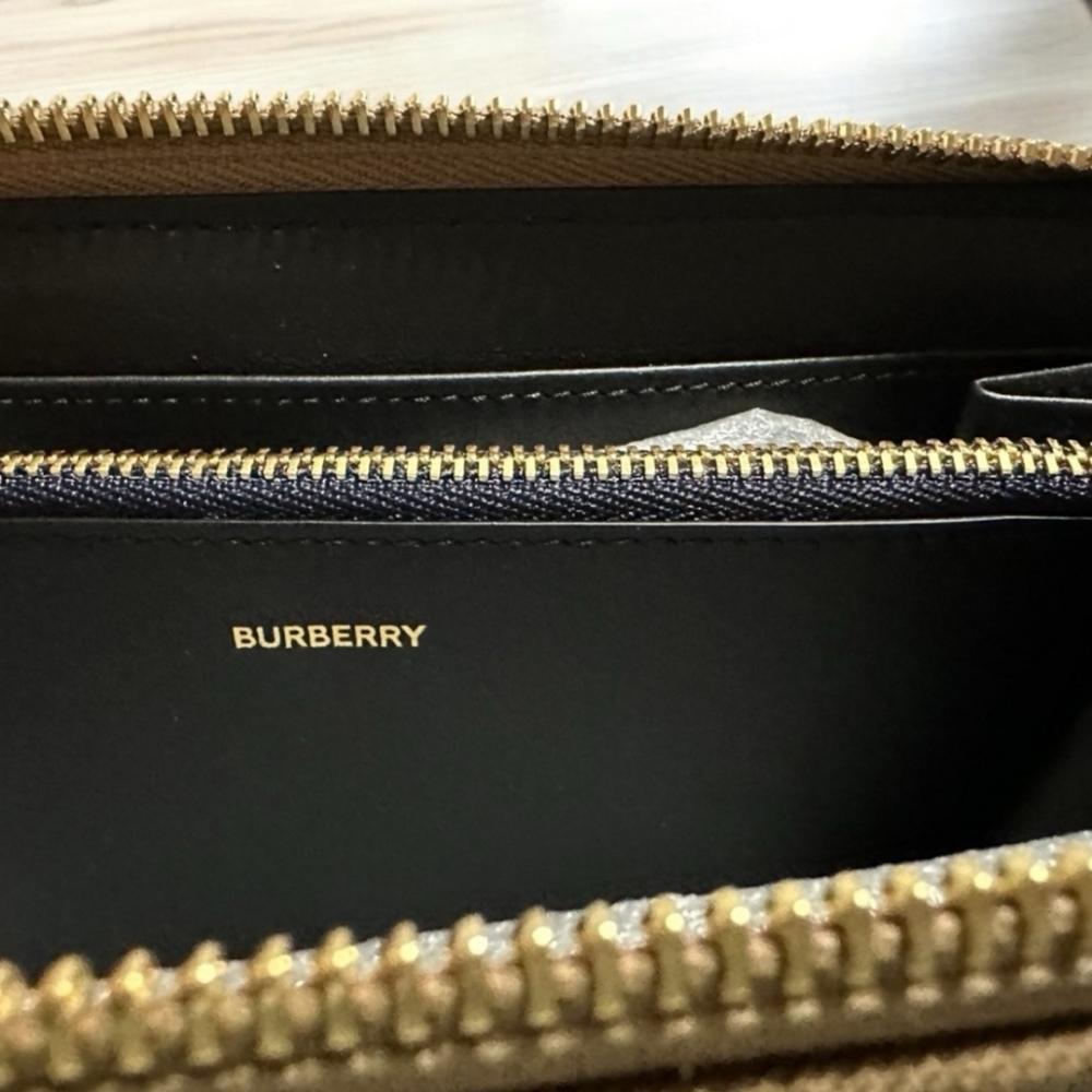 NWT Burberry Long Zip Wallet - Picture 6 of 6